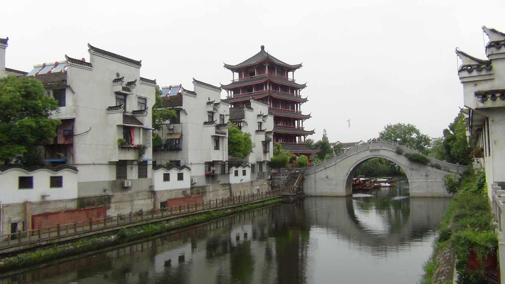 河南云台山就“男女妲己”与游客互动致歉:接受批评 已改正
